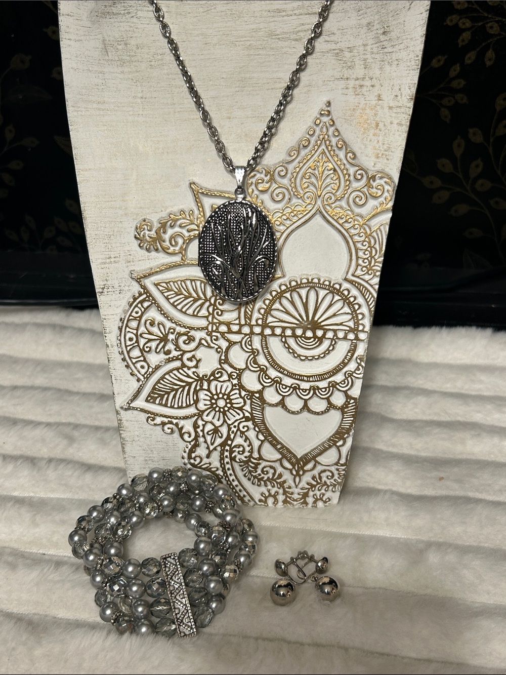 Sarah Coventry Vintage 1970 Flora locket with bracelet & earrings